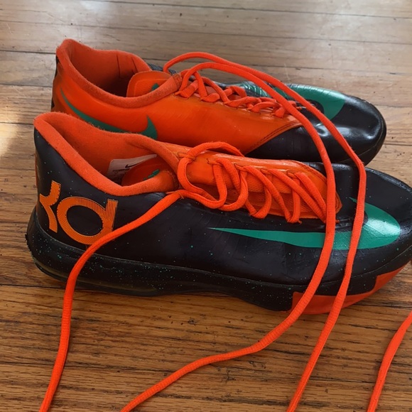 Shoes - Picture 2 of 3